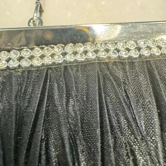 Black evening kiss lock clutch with rhinestone details and removable chain - Picture 5 of 10